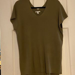 Women’s Cato Olive Lightweight V-Neck Sweater. Size L.